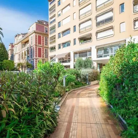 Joffre 2-4 - Bright 1 Bedroom Near Massena *